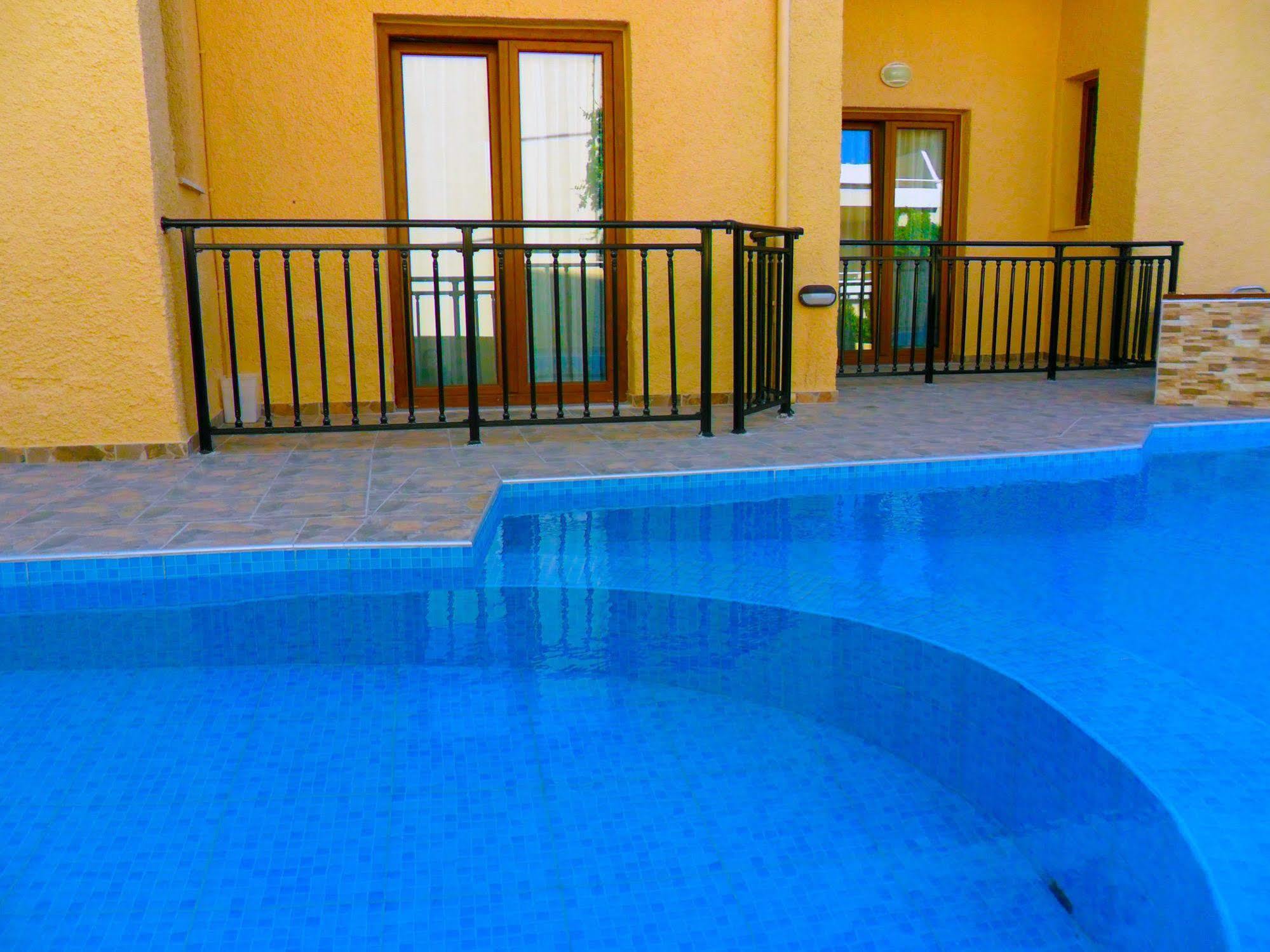 Katerini Apartments Hotel Platanias Extérieur photo